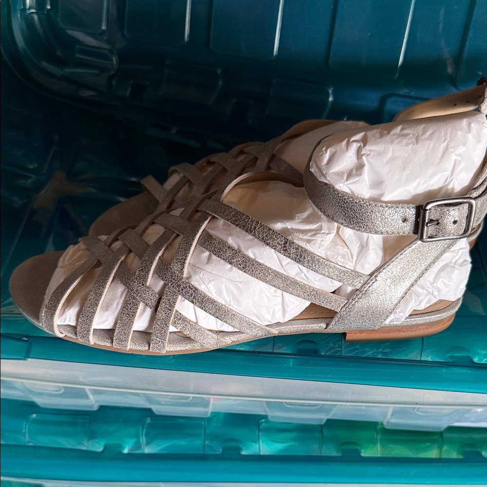 Johnston & Murphy Shimmering Silver Sandals - Picture 4 of 6